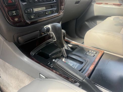 Used 2002 Toyota Land Cruiser image 48