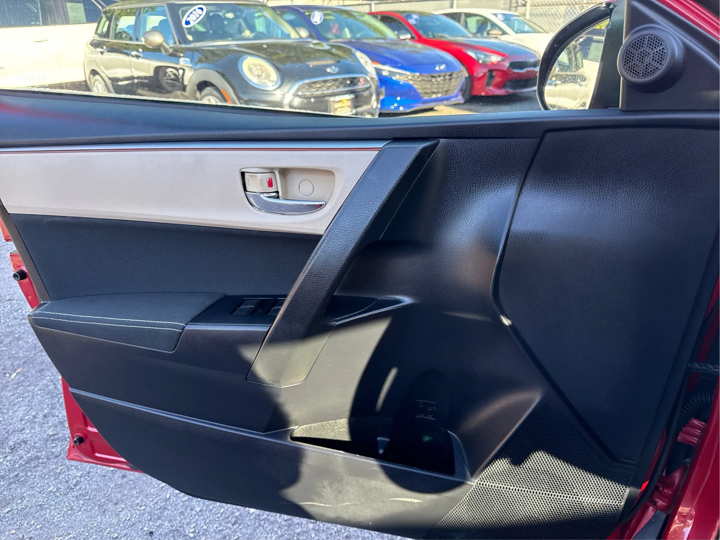 Used 2016 Toyota Corolla LE FWD image 19