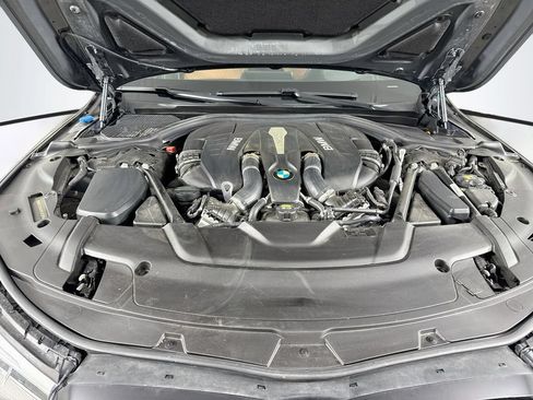 Used 2018 BMW 750i xDrive AWD/4WD image 33