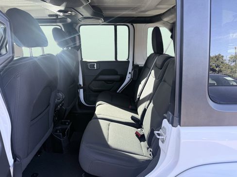 Used 2021 Jeep Wrangler Unlimited Sahara image 21