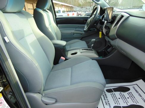 Used 2014 Toyota Tacoma Double Cab V6 5AT 4WD image 7