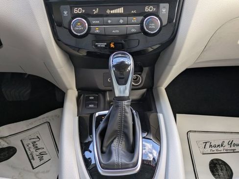 Used 2022 Nissan Rogue Sport SL w/ Premium Package image 16