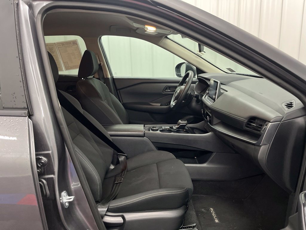 Used 2024 Nissan Rogue S AWD/4WD image 10