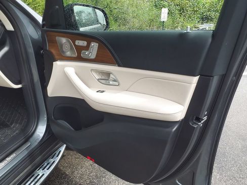 Certified 2024 Mercedes-Benz GLS 580 4MATIC image 11
