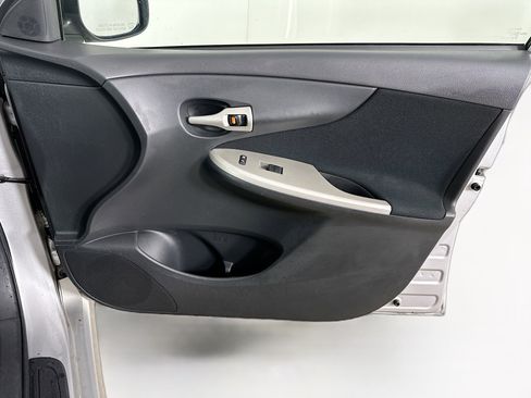 Used 2011 Toyota Corolla S image 30