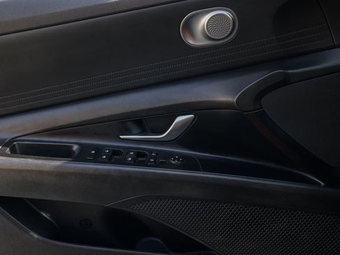 Used 2021 Hyundai Elantra SEL image 27