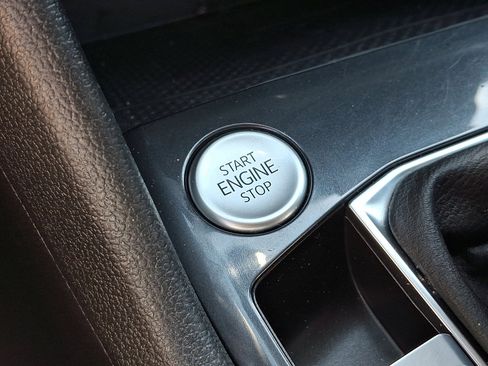 Used 2022 Volkswagen Tiguan SE image 28