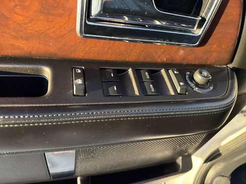 Used 2016 Lincoln Navigator Select AWD/4WD image 10