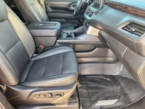 Used 2023 Chevrolet Suburban Z71 w/ Luxury Package AWD/4WD image 14