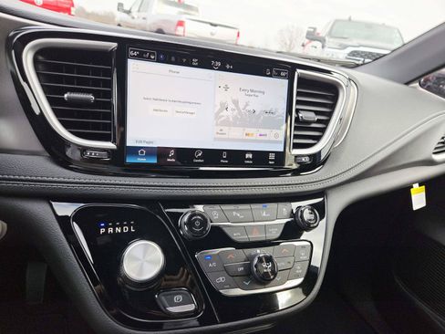 New 2026 Chrysler Pacifica Select w/ S Appearance Package FWD image 24