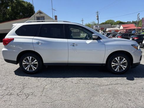 Used 2020 Nissan Pathfinder SV image 7