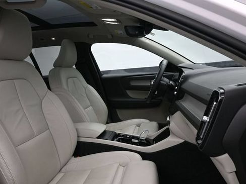 Used 2023 Volvo XC40 B5 Plus w/ Driver Assist Package AWD/4WD image 34
