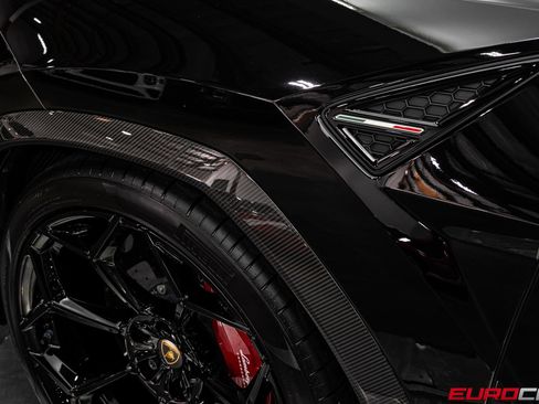 Used 2023 Lamborghini Urus Performante AWD/4WD image 18