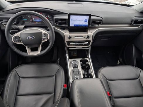 Certified 2022 Ford Explorer XLT w/ Equipment Group 202A image 15