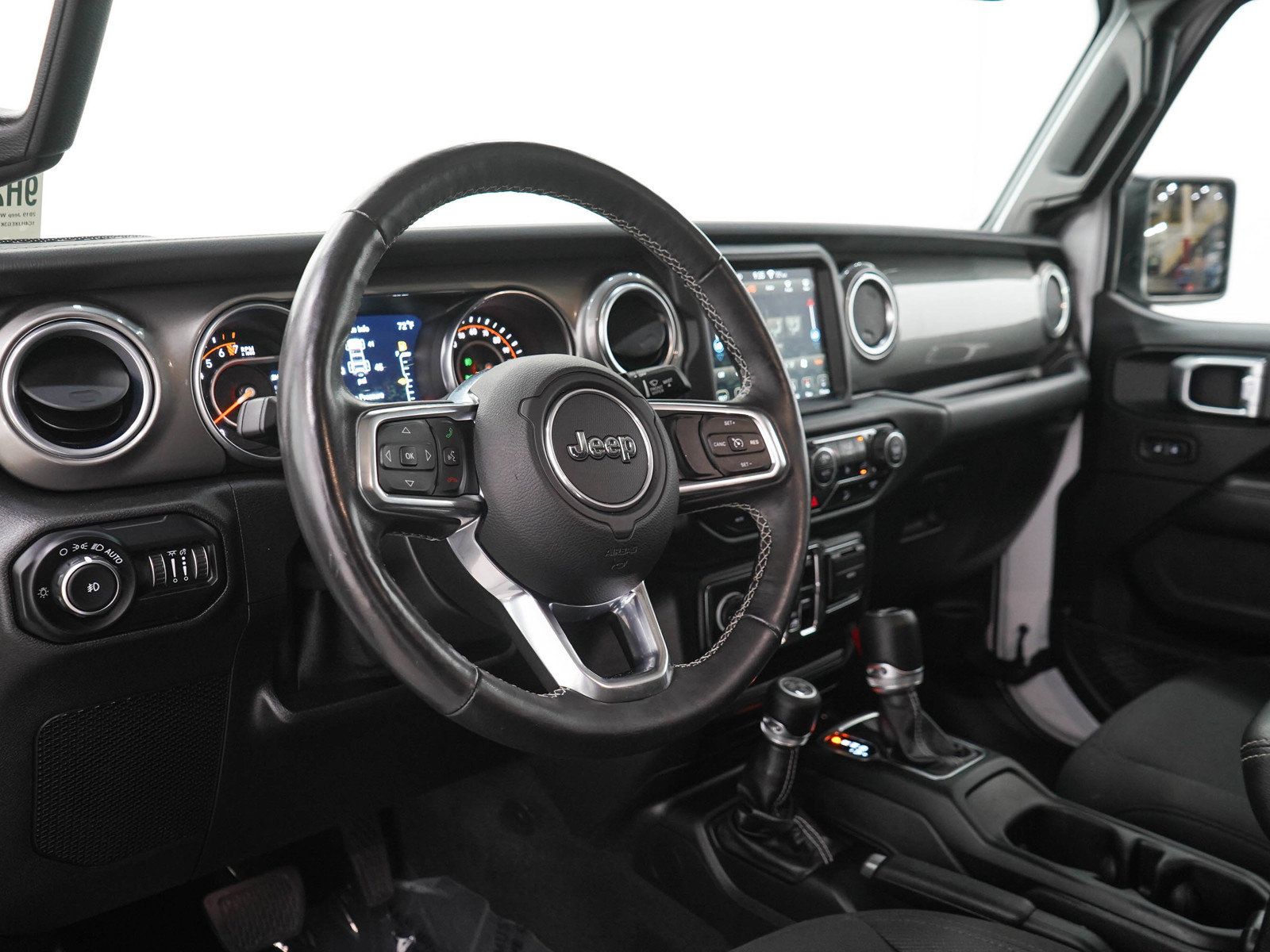 Used 2019 Jeep Wrangler Unlimited Sahara w/ Uconnect 4C Nav & Sound Group AWD/4WD image 23