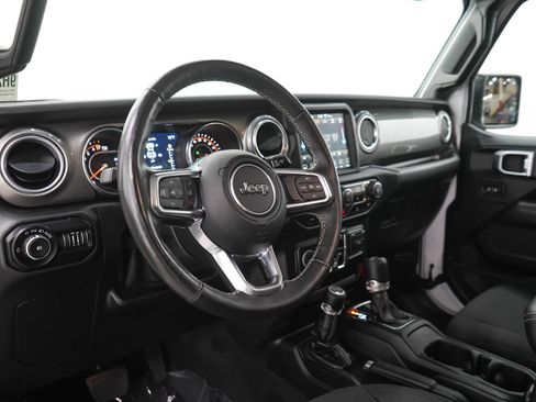 Used 2019 Jeep Wrangler Unlimited Sahara w/ Uconnect 4C Nav & Sound Group AWD/4WD image 23