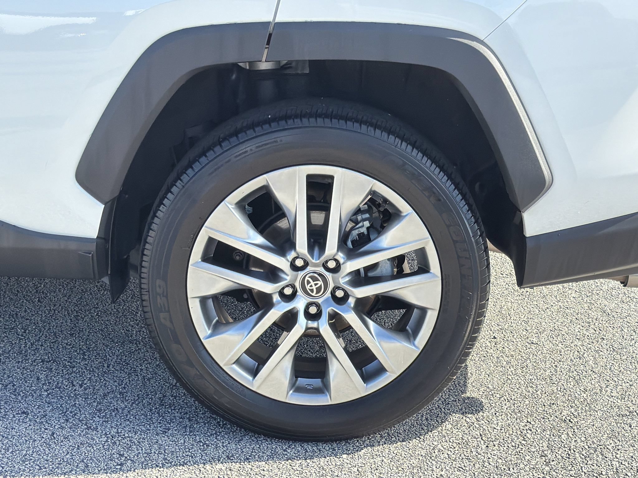 Used 2023 Toyota RAV4 XLE Premium FWD image 31