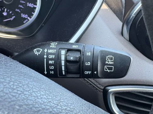 Used 2019 Hyundai Santa Fe SE image 30