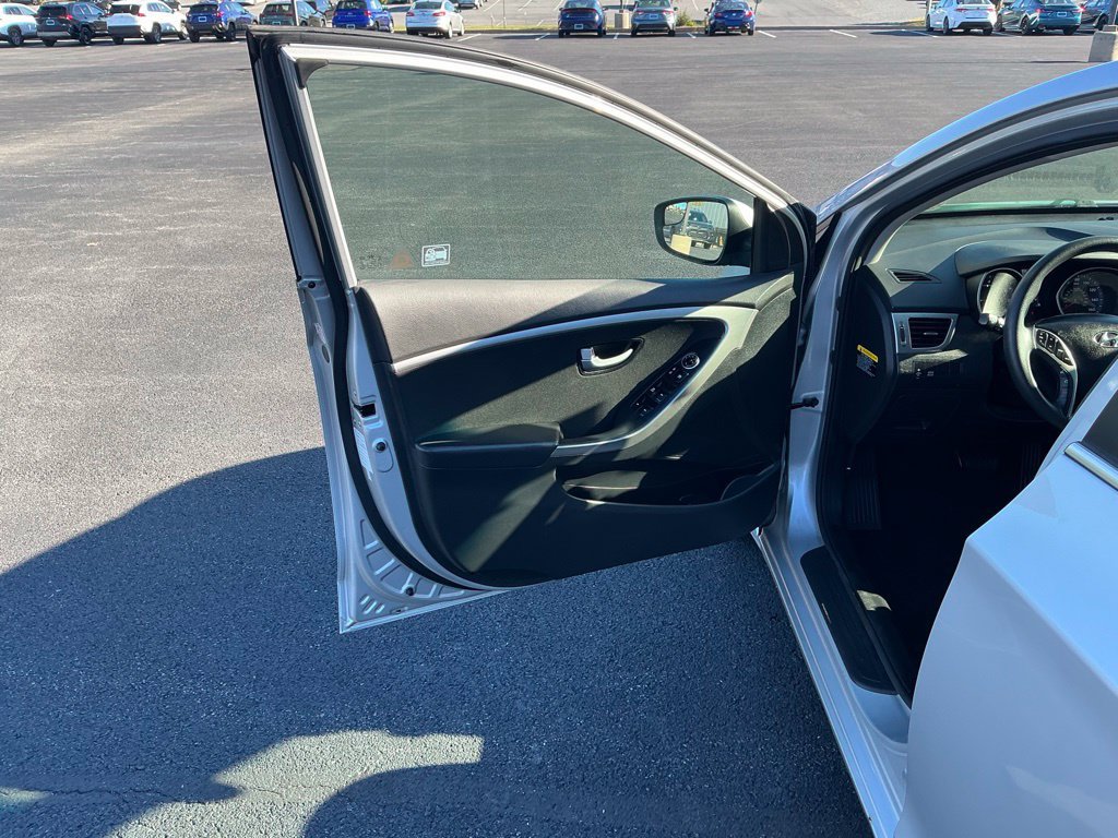 Used 2017 Hyundai Elantra GT FWD image 19