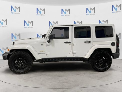 Used 2015 Jeep Wrangler Unlimited Sahara w/ Connectivity Group AWD/4WD image 2