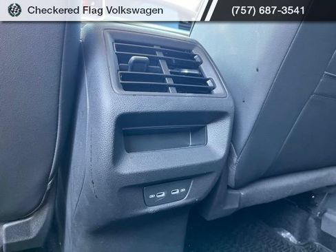 Used 2025 Volkswagen Tiguan SE FWD image 25