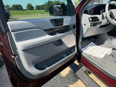 Used 2018 Lincoln Navigator L Reserve w/ Technology Package AWD/4WD image 5