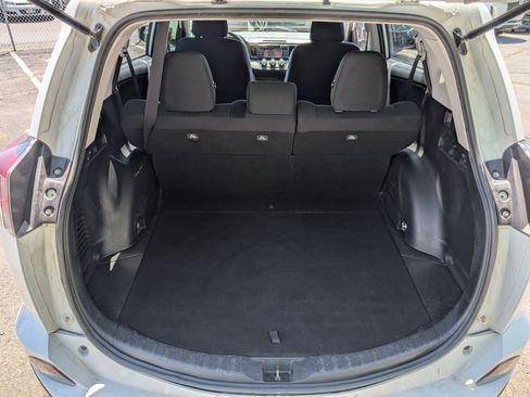 Used 2018 Toyota RAV4 LE AWD/4WD image 30