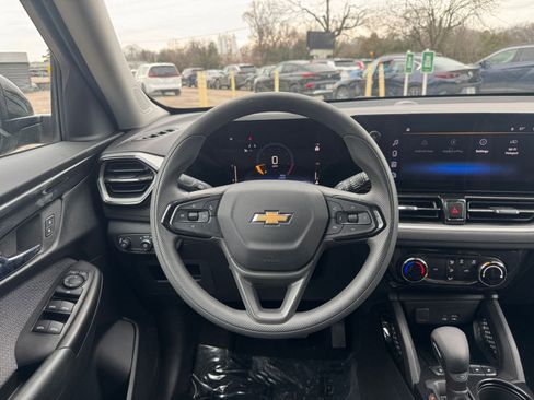 Used 2025 Chevrolet TrailBlazer LT image 30