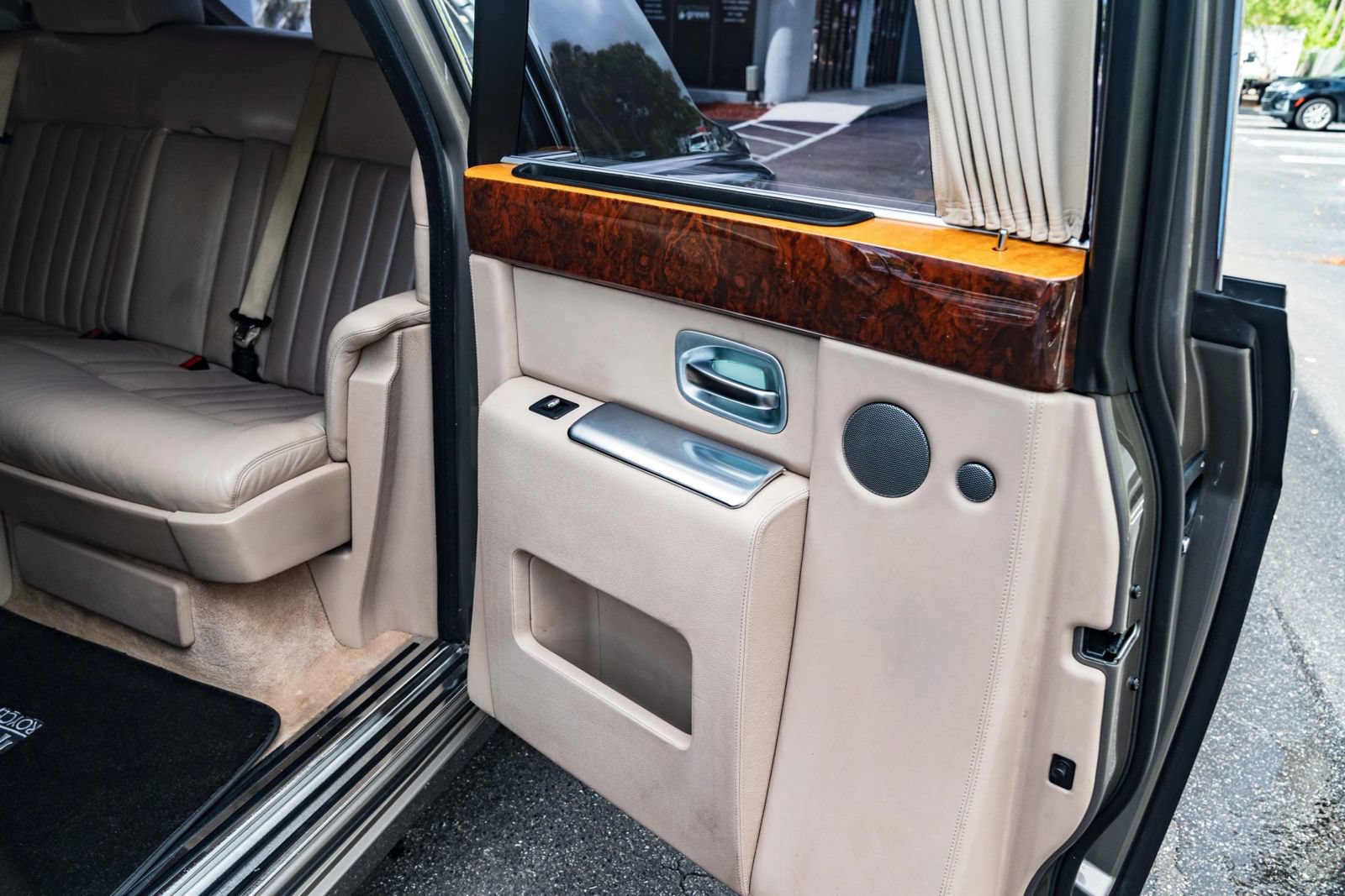 Used 2004 Rolls-Royce Phantom Sedan RWD image 31