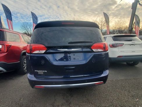 Used 2017 Chrysler Pacifica Touring-L Plus w/ Advanced Safetytec Group image 4