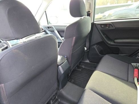 Used 2017 Subaru Forester 2.5i Premium w/ All-Weather Package image 11