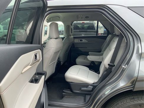 Used 2025 Ford Explorer Active w/ Active Comfort Package image 10