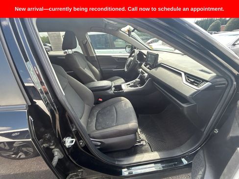 Used 2022 Toyota RAV4 LE AWD/4WD image 5