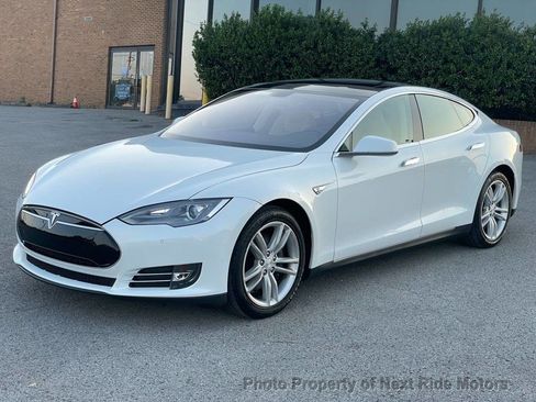Used 2014 Tesla Model S 85 RWD image 3