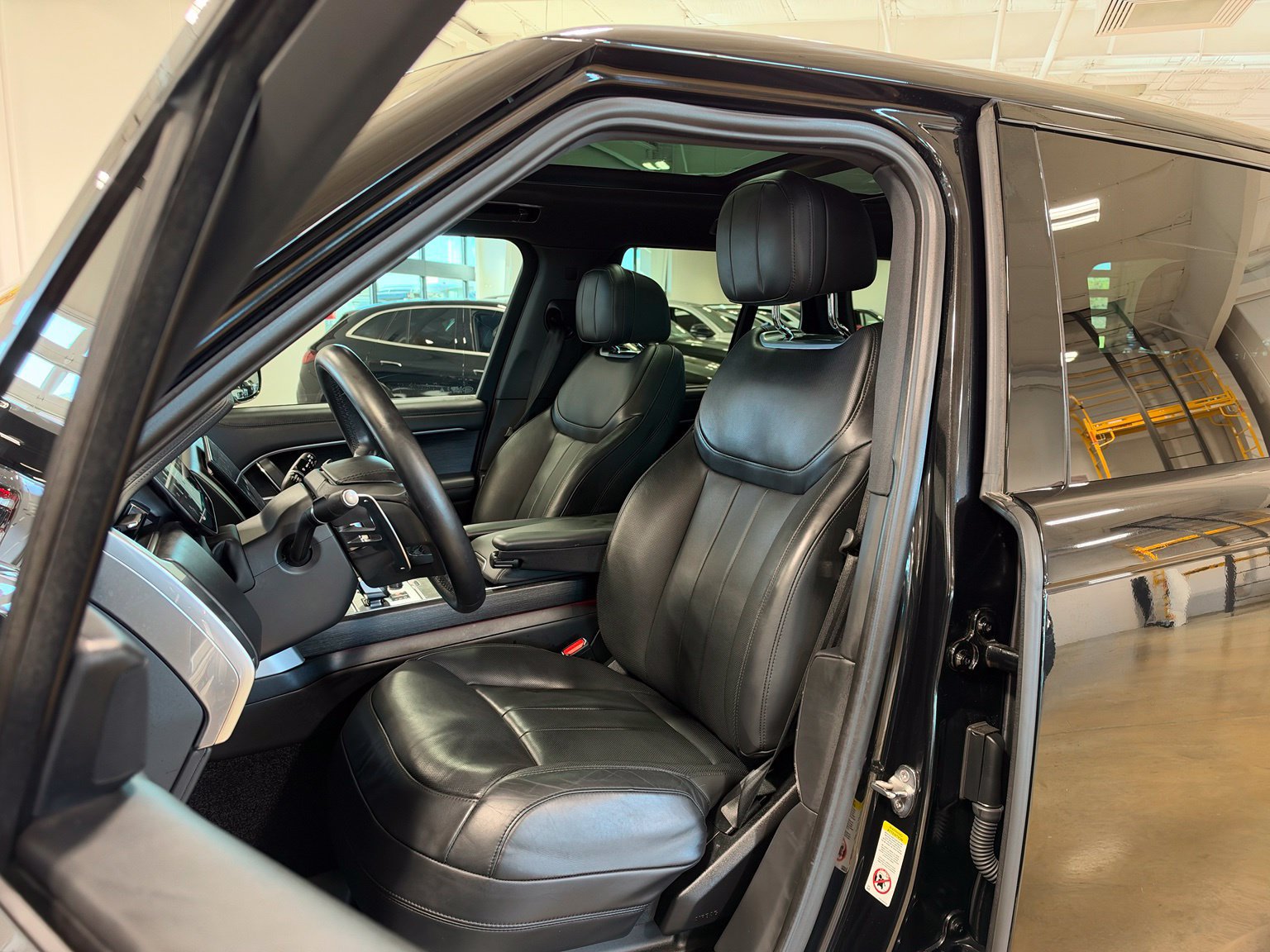 Used 2023 Land Rover Range Rover SE AWD/4WD image 11