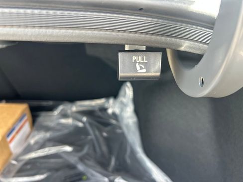 Used 2025 Hyundai Elantra Limited image 28