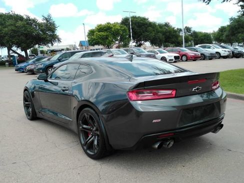 Used 2018 Chevrolet Camaro SS RWD image 9