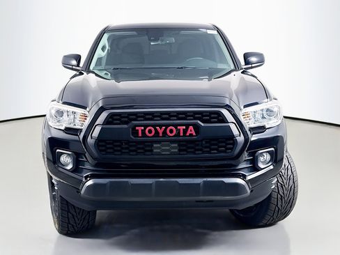 Used 2021 Toyota Tacoma TRD Sport image 2