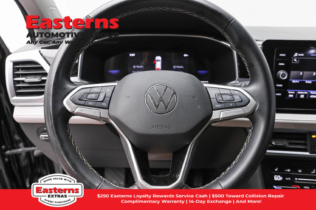 Used 2025 Volkswagen Taos SE FWD image 11