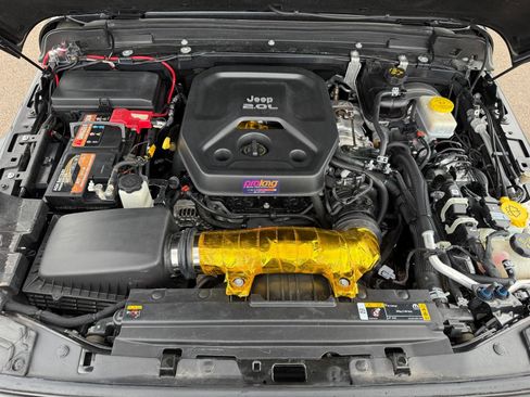 Used 2022 Jeep Wrangler Sport AWD/4WD image 34