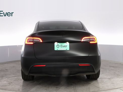 Used 2022 Tesla Model Y Long Range image 13