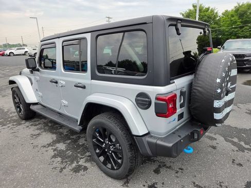 Used 2023 Jeep Wrangler Unlimited Sahara w/ Cold Weather Group AWD/4WD image 11