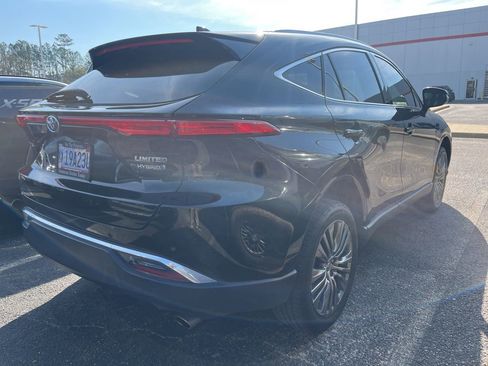 Used 2021 Toyota Venza Limited image 3