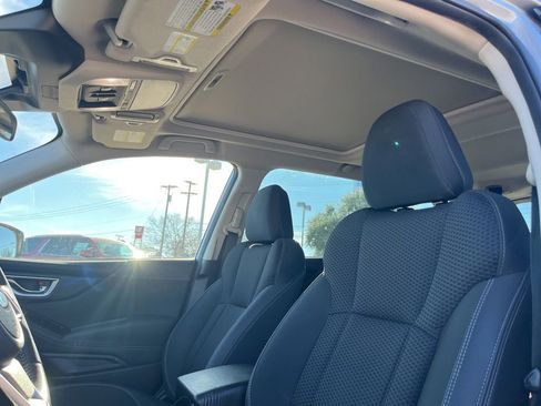 Used 2023 Subaru Forester Premium image 5