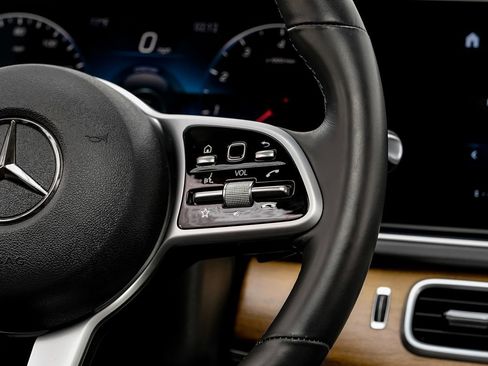 Used 2020 Mercedes-Benz GLS 450 4MATIC w/ Convenience Package image 16