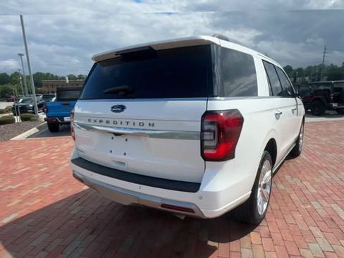 Used 2024 Ford Expedition Platinum AWD/4WD image 2