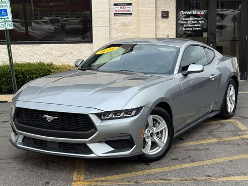Used 2024 Ford Mustang Coupe RWD image 5