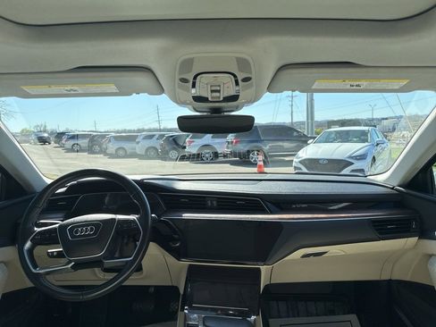 Used 2019 Audi e-tron Premium Plus image 19