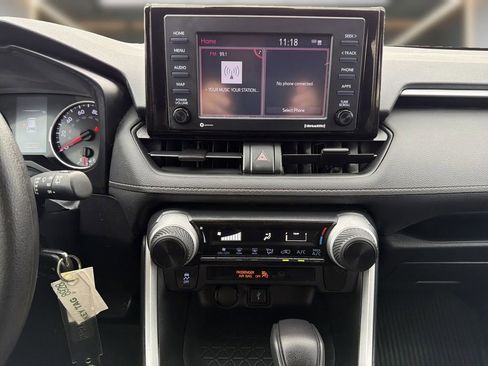 Used 2021 Toyota RAV4 LE FWD image 17