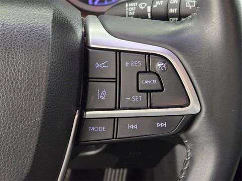 Used 2022 Toyota Highlander LE image 28